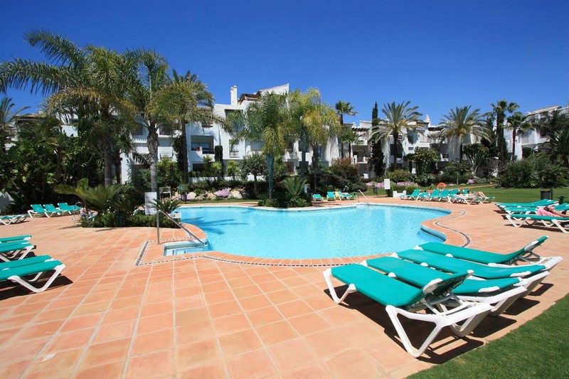 2 bedroom apartment close to the beach between Marbella and Estepona for 193,000 Euros